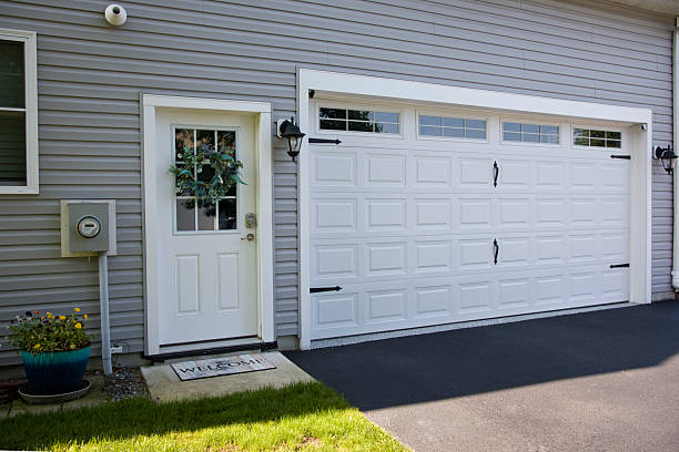 24/7 Emergency Garage Door Panel Replacement experts in Marinette County County, WI